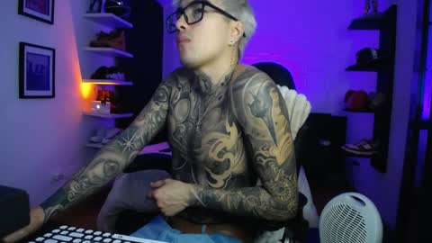 zac_muller1 online show from June 2, 3:18 am