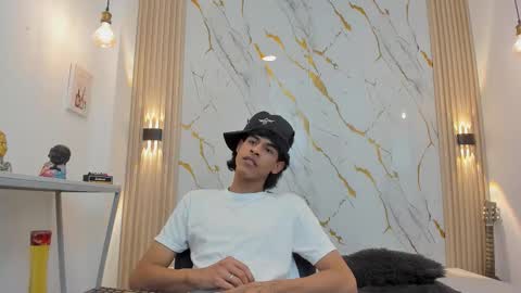 zayn_fox32 online show from March 19, 8:34 pm