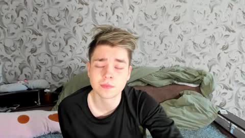 Ethan online show from May 18, 2:52 am