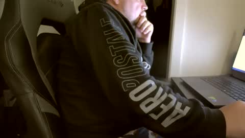 zissix online show from December 3, 10:04 am