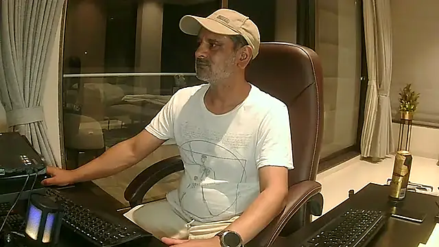 OnlineBossUK online show from January 24, 5:42 pm