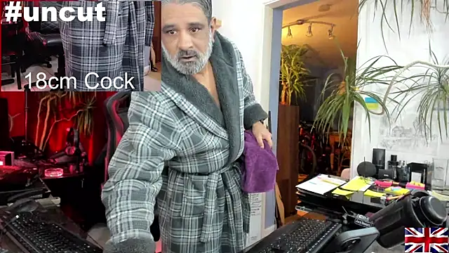 OnlineBossUK online show from December 31, 12:43 am