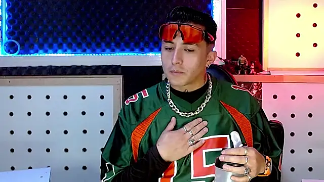 Darko0717 online show from December 14, 4:09 pm