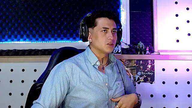 Darko0717 online show from December 12, 12:59 am