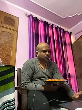 Dick 6inches online show from November 24, 8:37 am