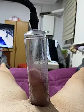 Snapshot of strange6696 chatting on January 29, 8:25 pm strange6696 online show from January 29, 8:25 pm