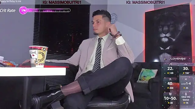 Snapshot of massimo_g chatting on December 10, 12:23 am massimo g online show from December 10, 12:23 am