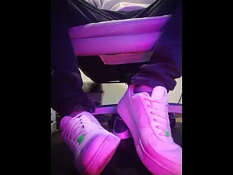 curiousskinny3 online show from February 27, 5:08 am