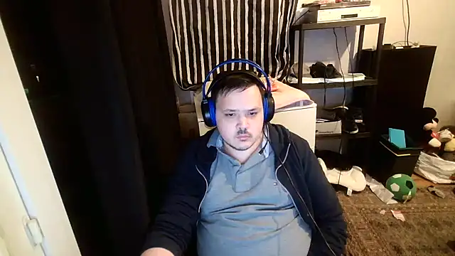 Snapshot of Bebemickey75 chatting on February 14, 10:26 pm Bebemickey75 online show from February 14, 10:26 pm