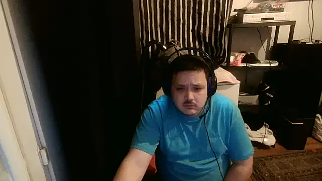 Snapshot of Bebemickey75 chatting on February 10, 8:10 pm Bebemickey75 online show from February 10, 8:10 pm