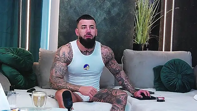 Snapshot of masterkingofmusclee chatting on January 24, 6:57 am masterkingofmusclee online show from January 24, 6:57 am