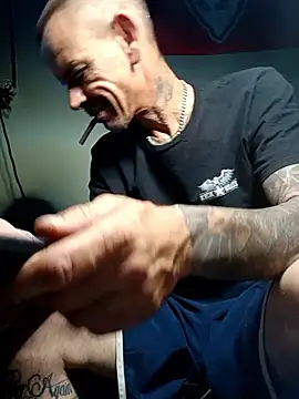 deepstroker42071 online show from October 13, 6:08 am