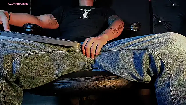 FuckHardlove online show from January 8, 4:17 am