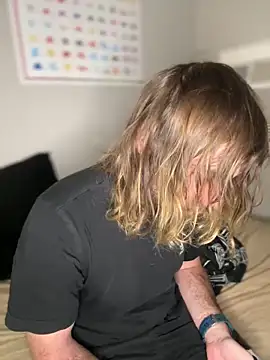 4kUsh2Fashion0 online show from January 21, 12:15 am