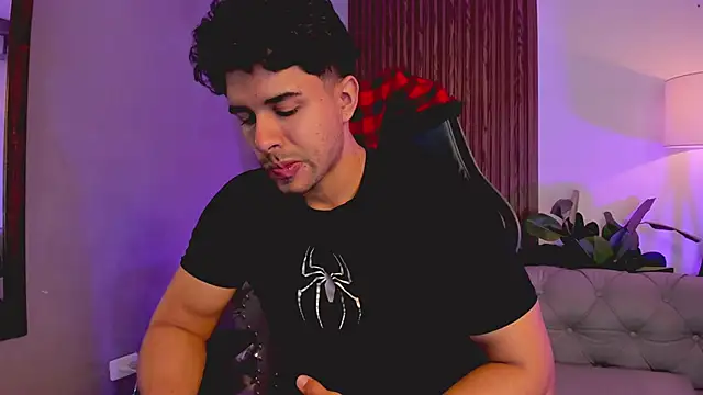 liam collins21 online show from December 16, 12:01 pm