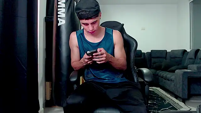 Stiven CL online show from December 2, 10:02 pm