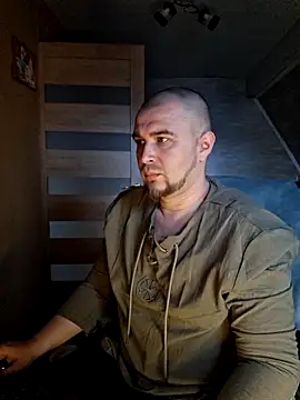 Foxyshaved online show from April 4, 5:15 am