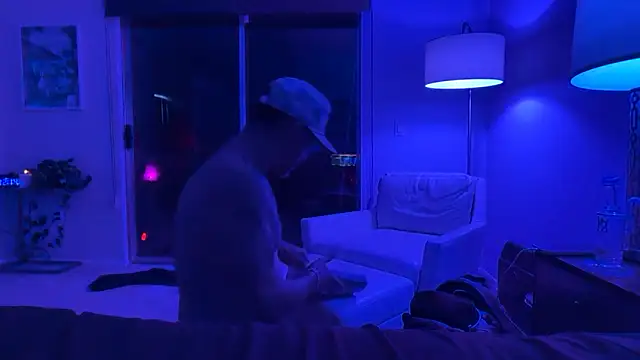 RoodoggXL online show from March 3, 8:11 am