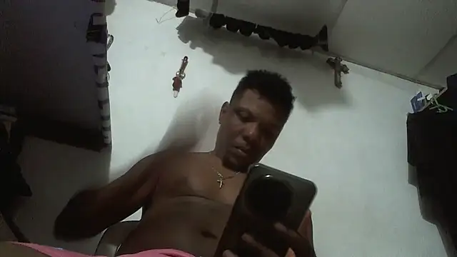 hugo3918  online show from March 25, 2:48 am