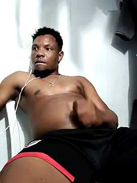 hugo3918  online show from October 29, 2:36 am