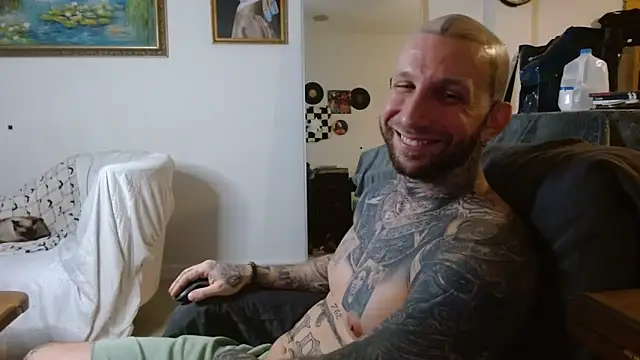 Snapshot of bobbybacala91 chatting on October 10, 7:35 am bobbybacala91 online show from October 10, 7:35 am