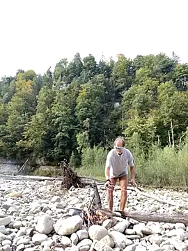 artXhibitor online show from October 7, 1:48 pm