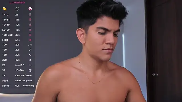 santiago 01 online show from March 9, 9:20 pm