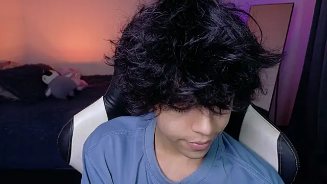 Alan26  online show from April 12, 5:20 am