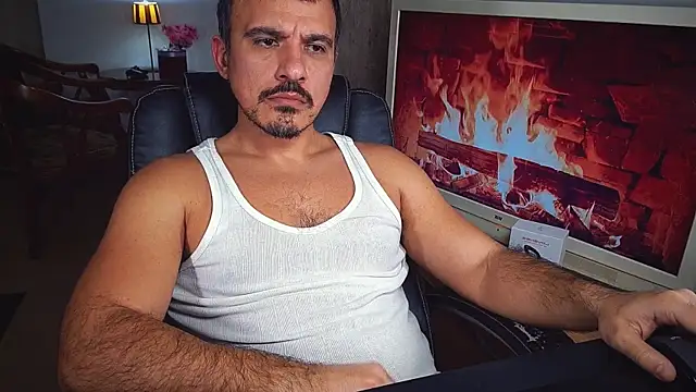 officeman7 online show from December 8, 5:11 pm