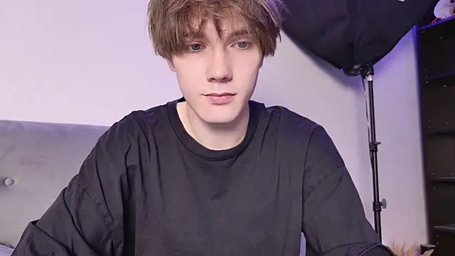 callmenineoneseven online show from October 15, 10:17 pm