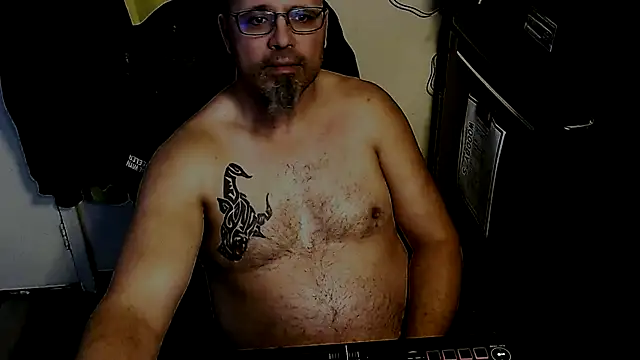 KrazyLegz online show from December 3, 6:36 pm