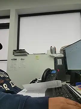 redtitan2106 online show from April 3, 3:09 pm