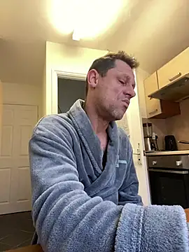 Snapshot of Yourhotboy_42 chatting on March 8, 1:01 pm Yourhotboy 42 online show from March 8, 1:01 pm