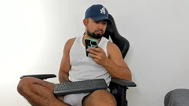 ethaanjones online show from March 5, 9:06 pm