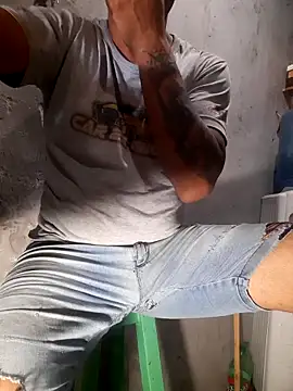 hecwil8 online show from January 6, 7:29 pm