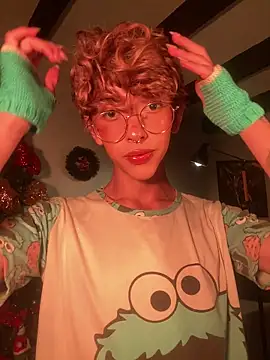 lyamthommpson online show from December 18, 10:06 pm