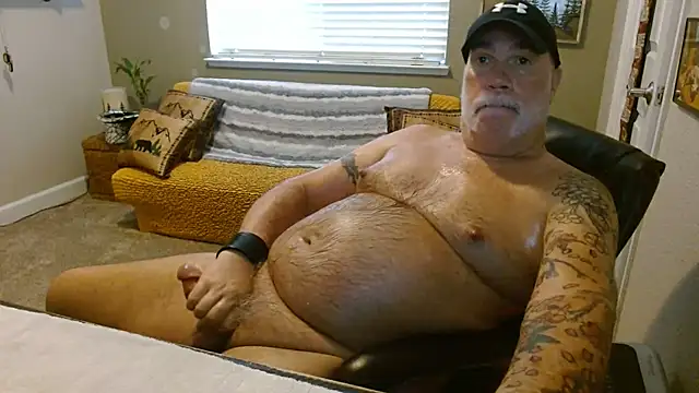 musclebearnips online show from May 22, 6:02 pm