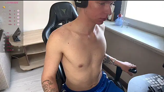 carthylovvve online show from April 17, 10:07 am