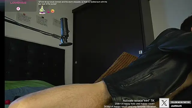 Snapshot of just_maxii chatting on February 12, 9:54 pm just maxii online show from February 12, 9:54 pm