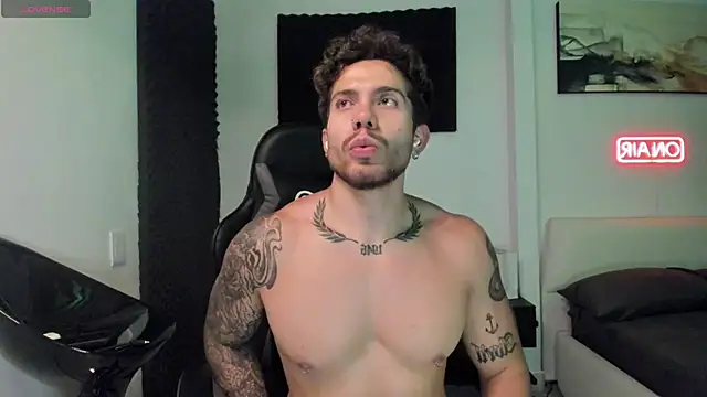 LucianSinclair online show from December 2, 4:15 am