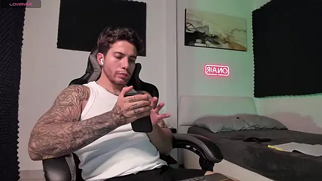 LucianSinclair online show from November 21, 3:49 am