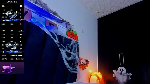 Issac james  online show from October 31, 6:15 am