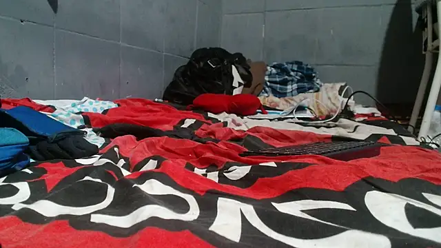 UncutToyBoy23cm online show from June 11, 4:43 am