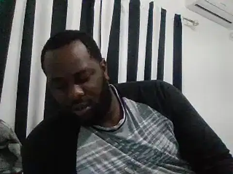 Snapshot of Bighood_T chatting on December 6, 2:13 am Bighood T online show from December 6, 2:13 am