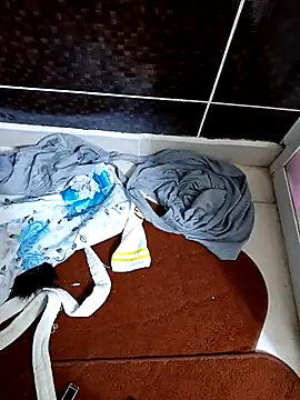 modelturanist27 online show from April 24, 10:34 pm