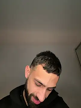 Snapshot of hugoprada chatting on January 21, 10:45 am hugoprada online show from January 21, 10:45 am