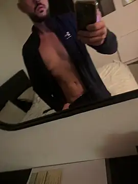 Guitccch online show from October 28, 2:36 am