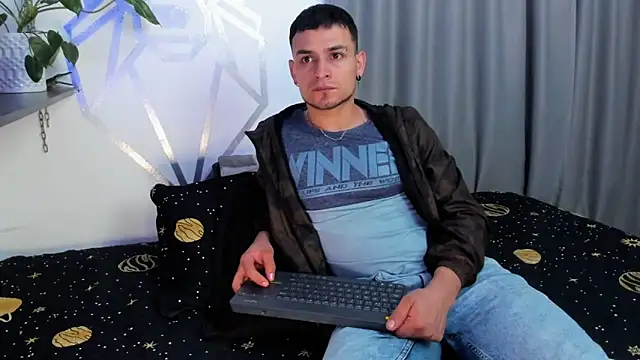 Aron-santoro online show from December 15, 3:24 am