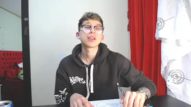 Snapshot of _Thomas_hot_ chatting on December 24, 5:23 pm Thomas hot online show from December 24, 5:23 pm