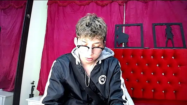 Snapshot of _Thomas_hot_ chatting on February 21, 5:02 am Thomas hot online show from February 21, 5:02 am